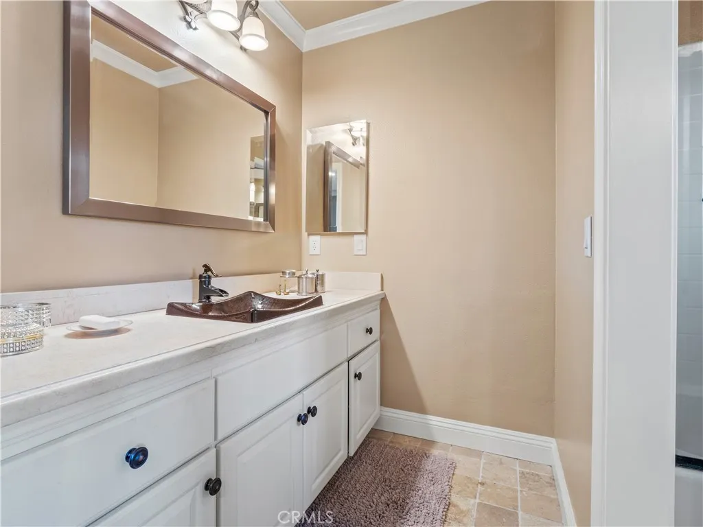 27805 Pine Crest Place, Castaic, California 91384 home-pic-33